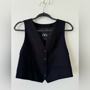 ZARA Short Fitted Vest
